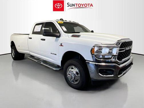 Bright White Clearcoat 2024 RAM 3500 Big Horn Crew Cab 4x4 8' Box