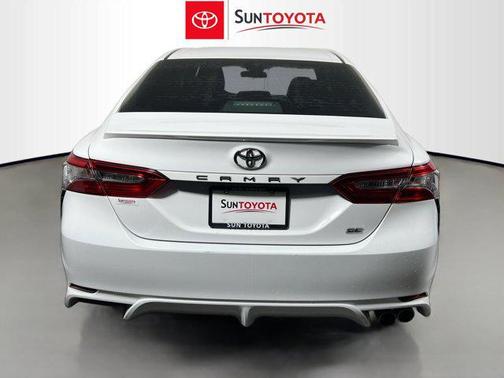 Super White 2018 Toyota Camry SE