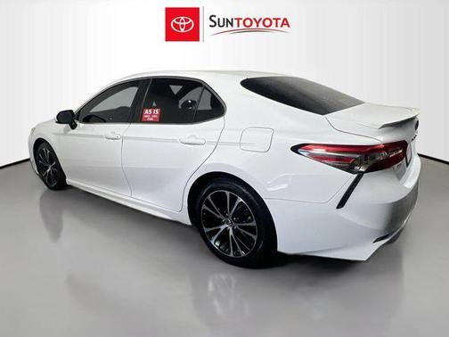 Super White 2018 Toyota Camry SE