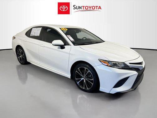 Super White 2018 Toyota Camry SE