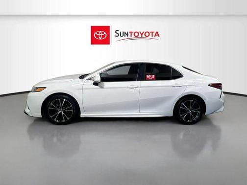 Super White 2018 Toyota Camry SE