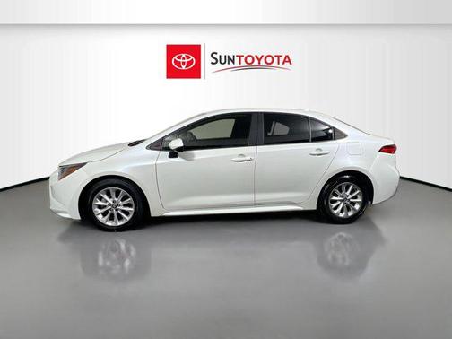 Blizzard Pearl 2021 Toyota Corolla LE