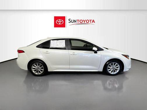 Blizzard Pearl 2021 Toyota Corolla LE