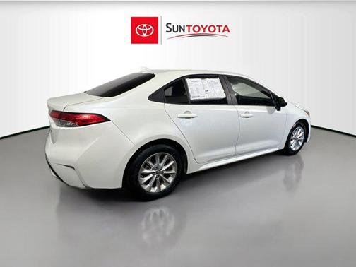 Blizzard Pearl 2021 Toyota Corolla LE
