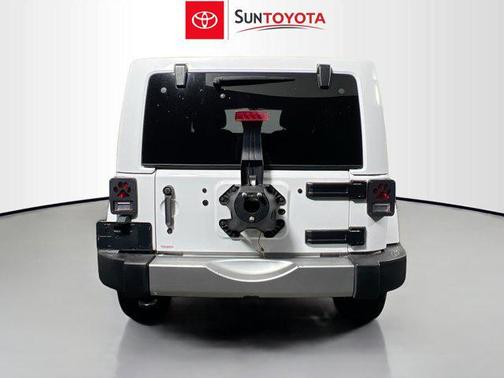 Bright White Clearcoat 2018 Jeep Wrangler JK Unlimited Sahara