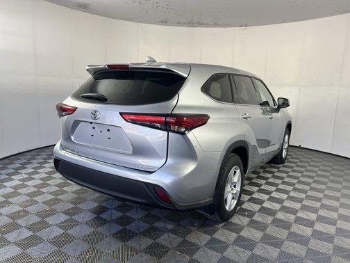 2021 Toyota Highlander LE