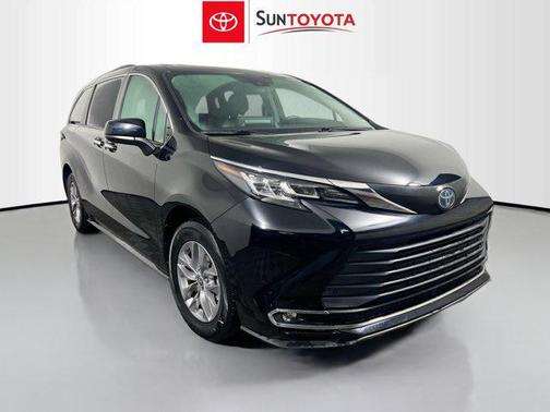 Midnight Black Metallic 2023 Toyota Sienna XLE