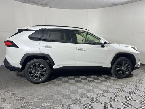 2024 Toyota RAV4 Hybrid SE