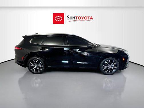 Black 2025 Toyota Crown Signia XLE