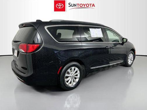 2018 Chrysler Pacifica Touring-L