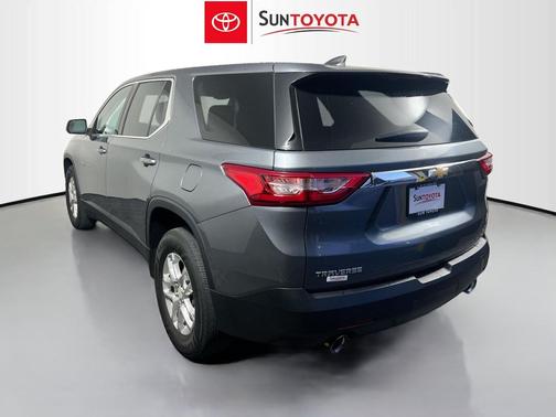 Satin Steel Metallic 2021 Chevrolet Traverse LS