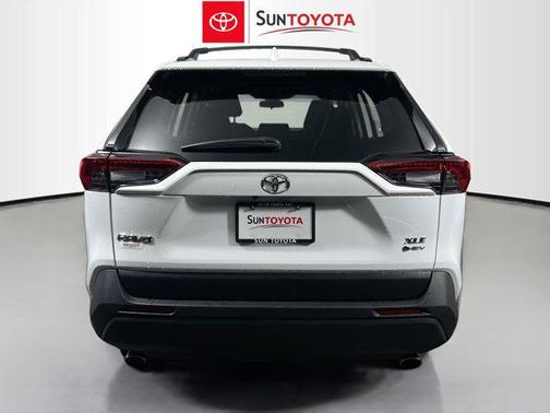 Ice Cap 2025 Toyota RAV4 Hybrid XLE