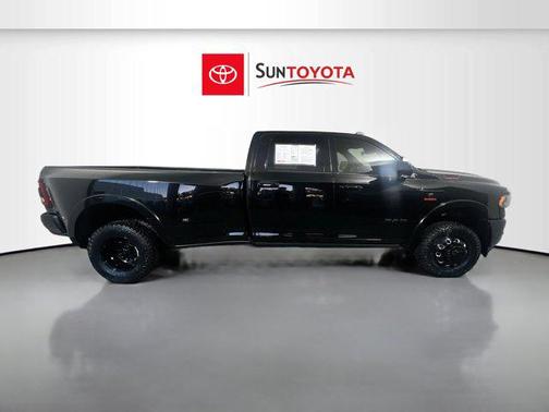 2022 RAM 3500 Limited Crew Cab 4x4 8' Box