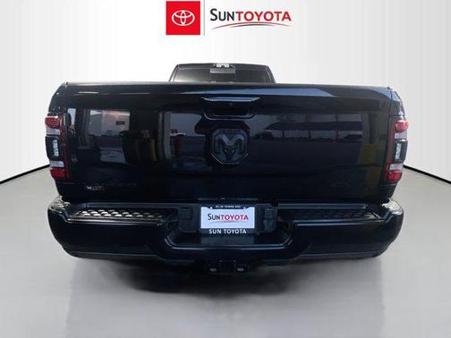 2022 RAM 3500 Limited Crew Cab 4x4 8' Box