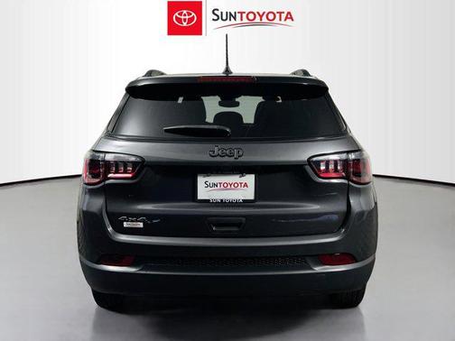 Baltic Gray Metallic Clearcoat 2024 Jeep Compass Latitude