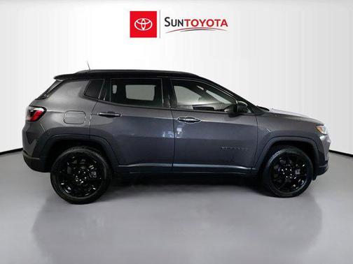 Baltic Gray Metallic Clearcoat 2024 Jeep Compass Latitude
