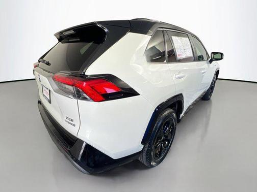 2021 Toyota RAV4 Hybrid SE