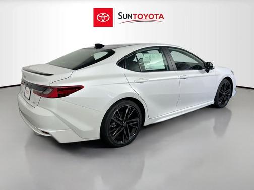 Wind Chill Pearl 2026 Toyota Camry XSE