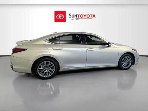 2022 Lexus ES 300h Base