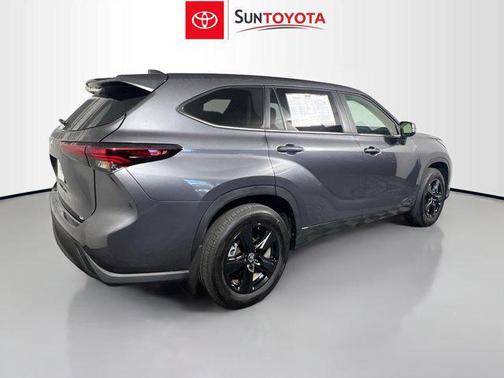 2025 Toyota Highlander LE