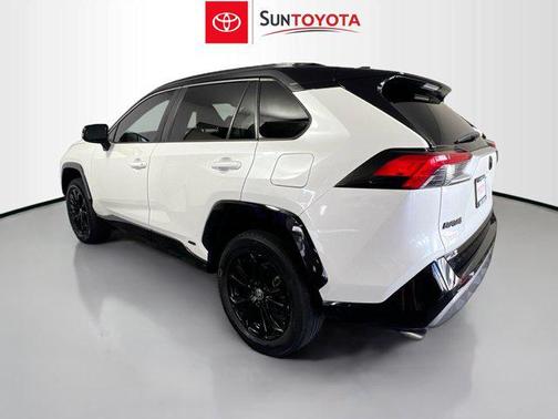 2022 Toyota RAV4 Hybrid SE