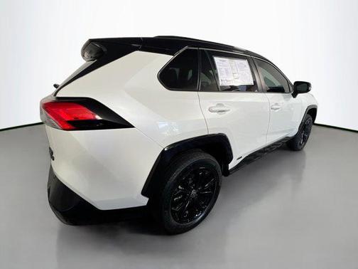 2022 Toyota RAV4 Hybrid SE
