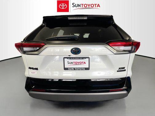 2022 Toyota RAV4 Hybrid SE