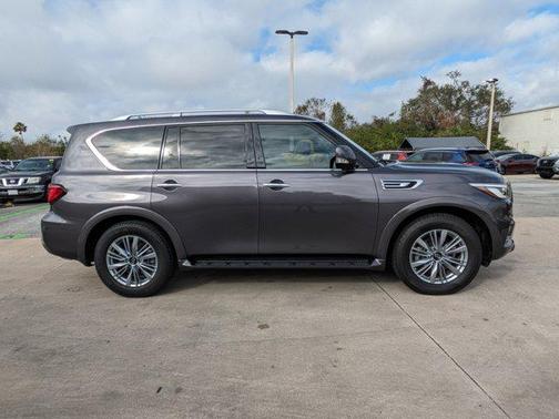 2023 INFINITI QX80 Luxe