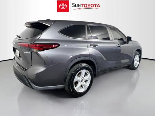 Magnetic Gray Metallic 2023 Toyota Highlander Hybrid LE