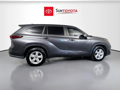 Magnetic Gray Metallic 2023 Toyota Highlander Hybrid LE