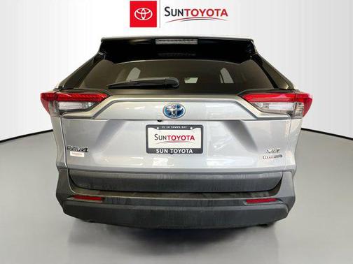 2022 Toyota RAV4 Hybrid XLE