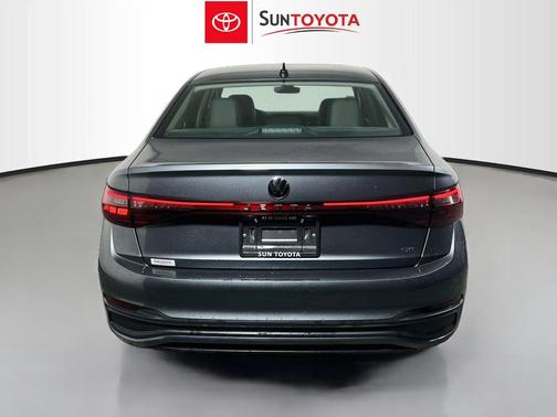 Platinum Gray Metallic 2025 Volkswagen Jetta 1.5T SE