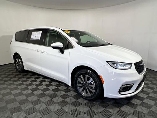 Bright White Clearcoat 2023 Chrysler Pacifica Hybrid Touring L