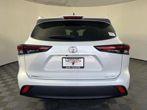 2024 Toyota Highlander LE