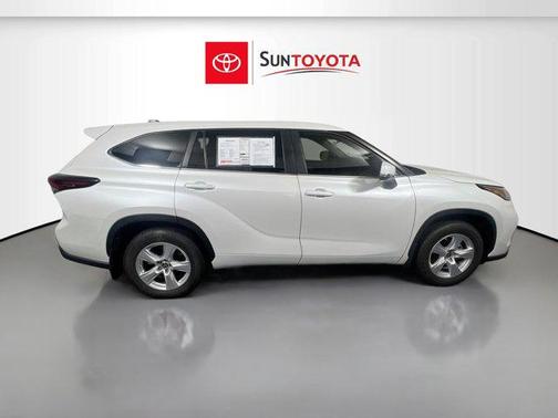 2024 Toyota Highlander LE