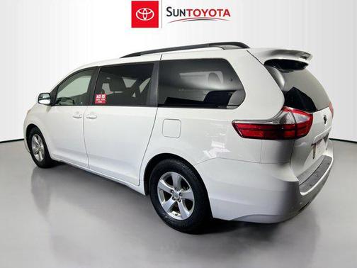 2016 Toyota Sienna LE