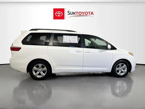 2016 Toyota Sienna LE