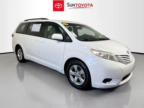 2016 Toyota Sienna LE