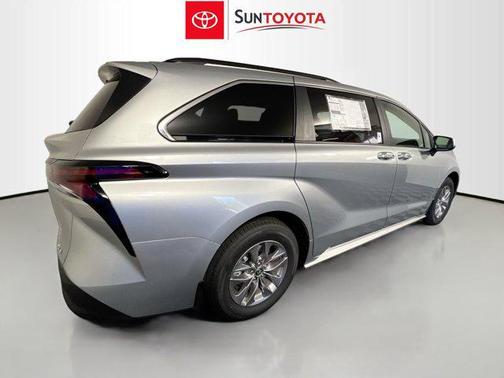 2025 Toyota Sienna XLE 8 Passenger