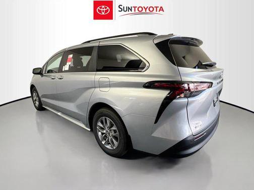 2025 Toyota Sienna XLE 8 Passenger