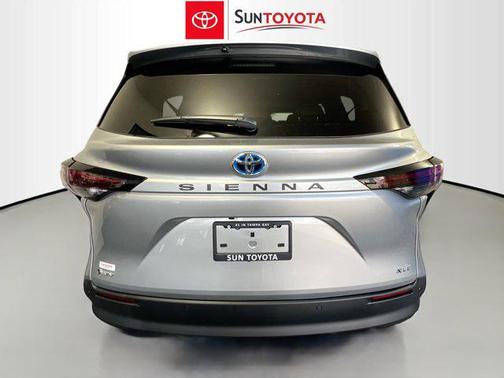 2025 Toyota Sienna XLE 8 Passenger