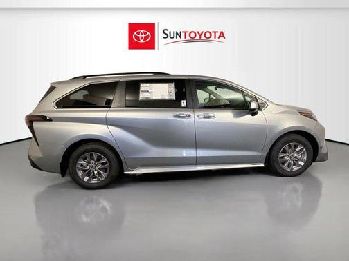 2025 Toyota Sienna XLE 8 Passenger