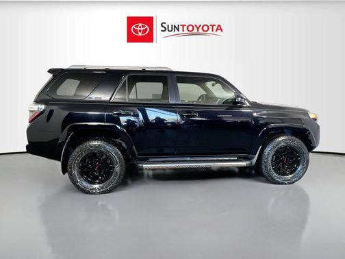 Midnight Black Metallic 2016 Toyota 4Runner SR5