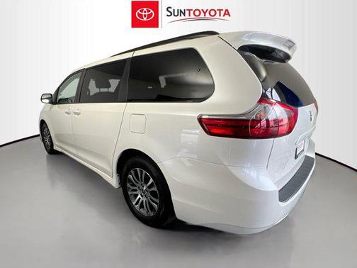 2020 Toyota Sienna XLE