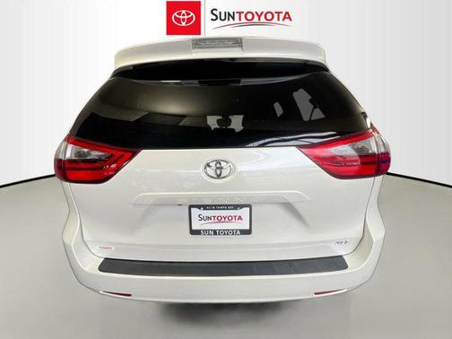 2020 Toyota Sienna XLE