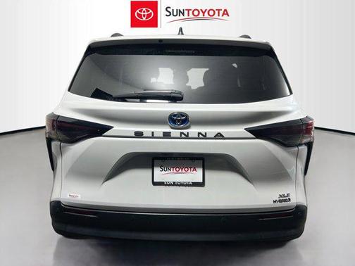 Wind Chill Pearl 2024 Toyota Sienna XLE