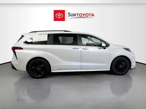Wind Chill Pearl 2024 Toyota Sienna XLE