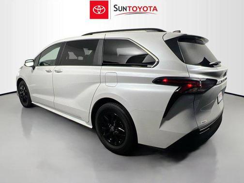 Wind Chill Pearl 2024 Toyota Sienna XLE