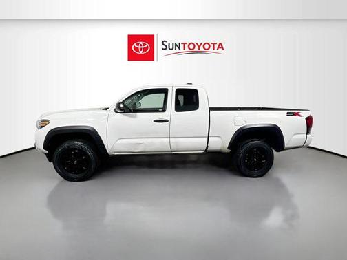White 2022 Toyota Tacoma SR