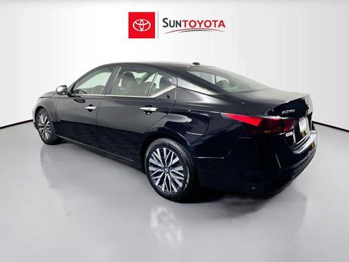Super Black 2023 Nissan Altima 2.5 SV